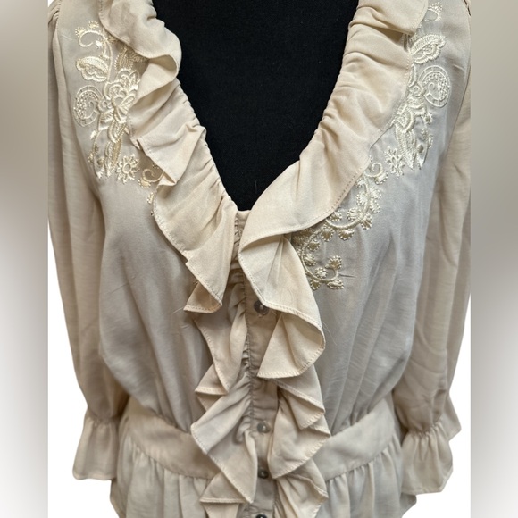 Forever 21 Women’s Cream Renaissance Style Ruffled Neck & Sleeve Blouse Size M - Picture 2 of 7